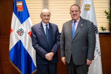El ministro de Hacienda y Economía (MHE), Magín Díaz, juramentó este lunes a Teófilo José Abrahán Leo Tabar Manzur (Quico Tabar) como nuevo director general de la Dirección General de Juegos de Azar (DGJA).