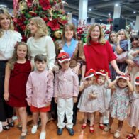 Plaza Lama da la bienvenida a la Navidad con verde, rojo y dorado como protagonistas
