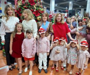Plaza Lama da la bienvenida a la Navidad con verde, rojo y dorado como protagonistas