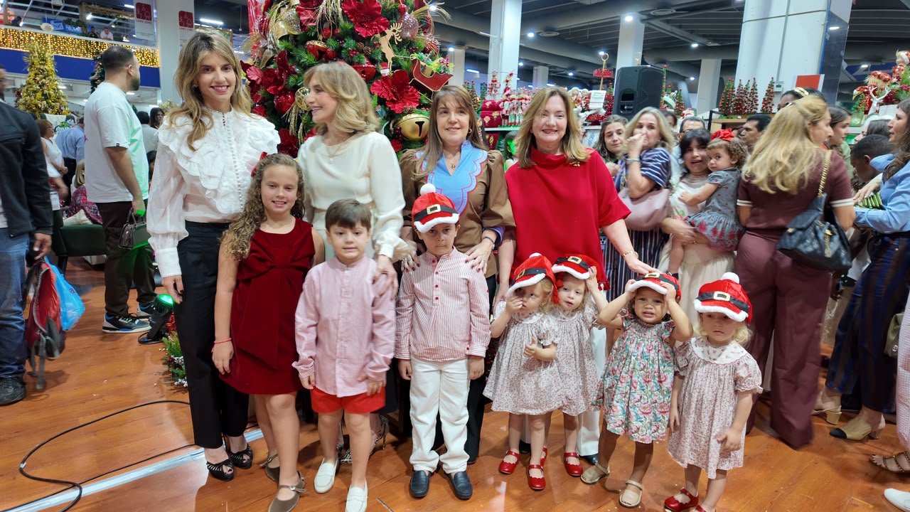 Plaza Lama da la bienvenida a la Navidad con verde, rojo y dorado como protagonistas