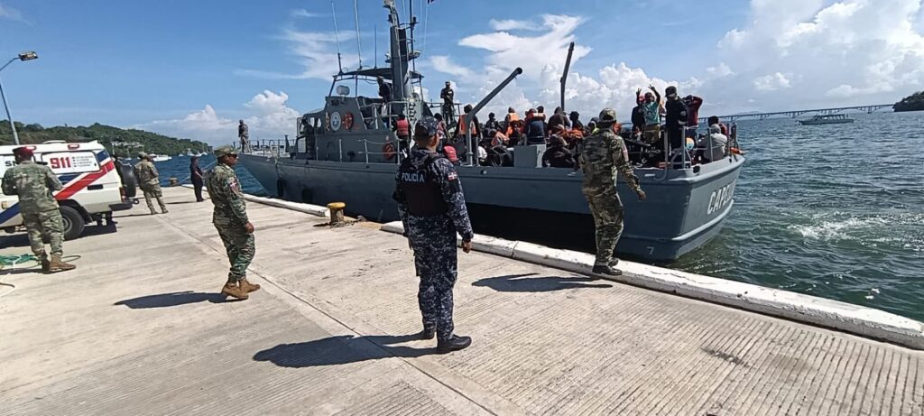 Sobrevivientes de viaje ilegal a Puerto Rico llegan a Samaná tras naufragio
