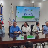 Gobierno entrega RD$30 millones para tecnificar riego de productores lecheros