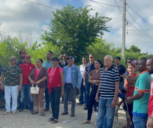 “Ya no queremos promesas”: moradores de Don Nicolás desafían el polvo y el lodo y exigen asfaltado