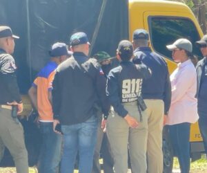 Magistrada Olga Diná llega a zona donde buscan a Yoneli Álvarez y se retira sin ofrecer declaraciones