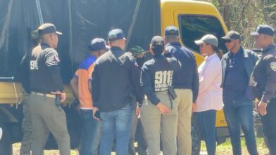 Magistrada Olga Diná llega a zona donde buscan a Yoneli Álvarez y se retira sin ofrecer declaraciones