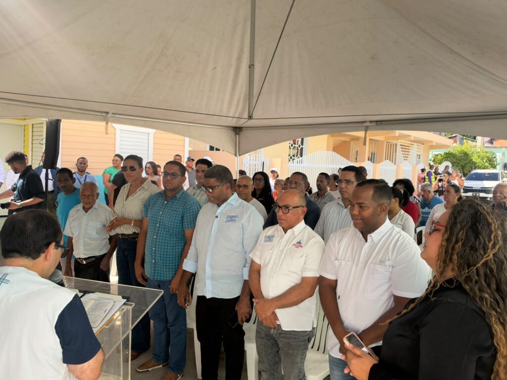 Dos familias de Sánchez reciben nuevas viviendas en una jornada cargada de emoción