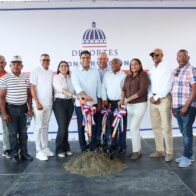 Ministro Kelvin Cruz inicia construcción de techado multiuso en Hostos, Prov. Duarte