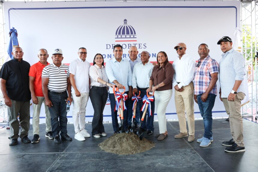 Ministro Kelvin Cruz inicia construcción de techado multiuso en Hostos, Prov. Duarte