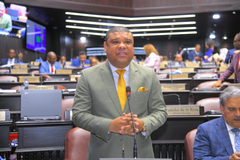 Ramón Raposo aboga por construcción de centro para pacientes con diabetes e hipertensión en SDN