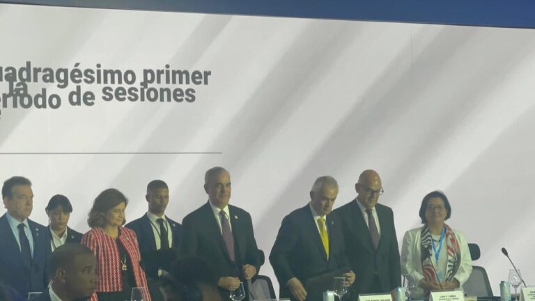Abinader inaugura la CEPAL en Santiago y llama a convertir el crecimiento en bienestar