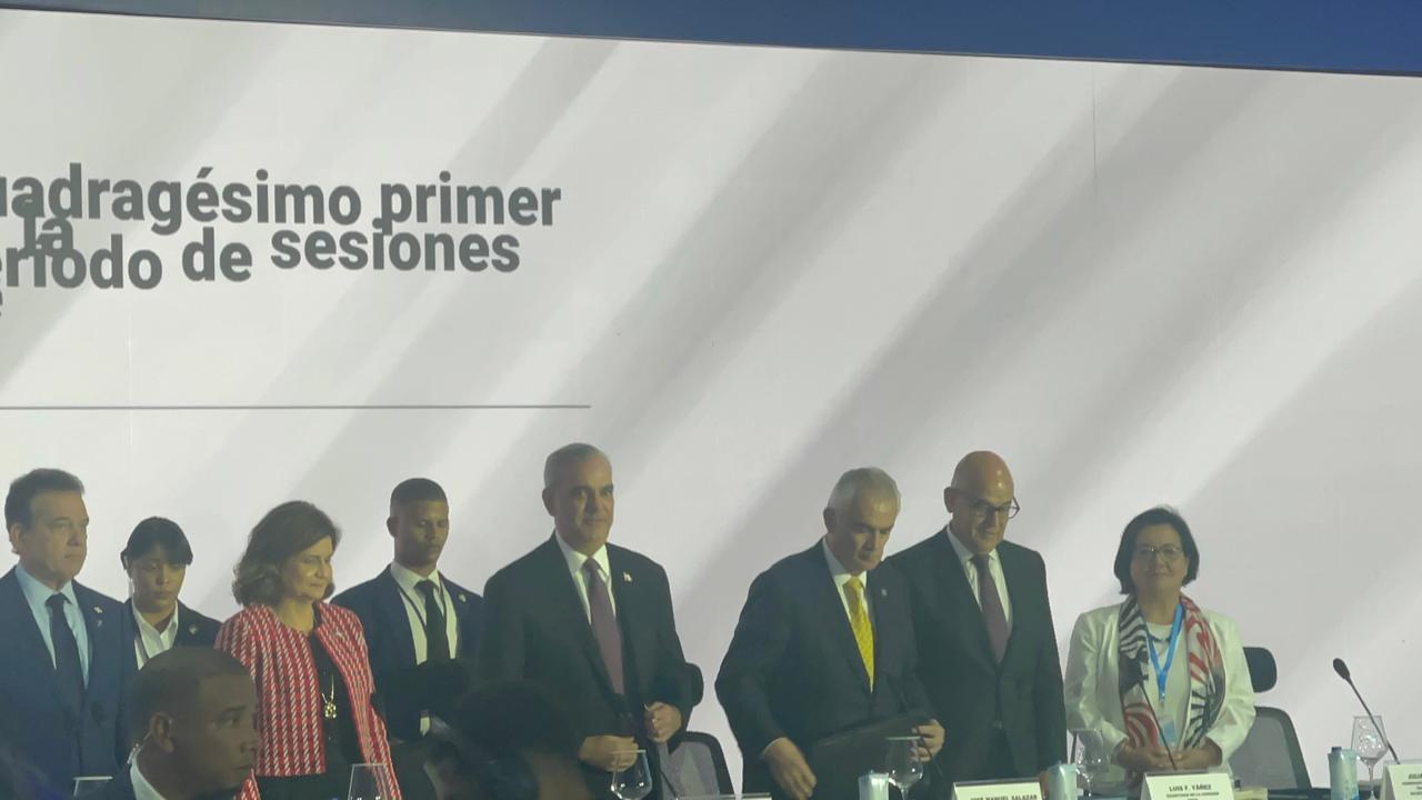 Abinader inaugura la CEPAL en Santiago y llama a convertir el crecimiento en bienestar
