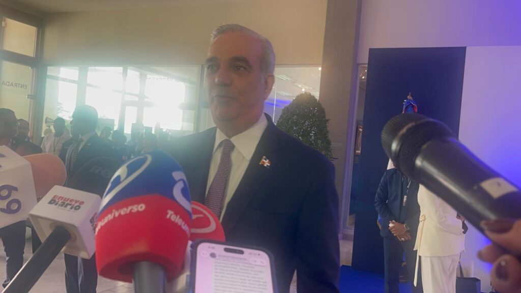 Abinader promete justicia y apoyo a familiares de Josnely Álvarez