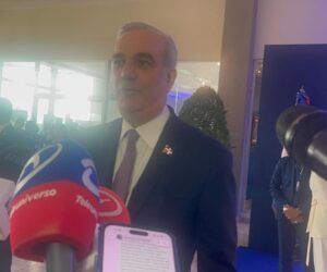 Abinader promete justicia y apoyo a familiares de Josnely Álvarez