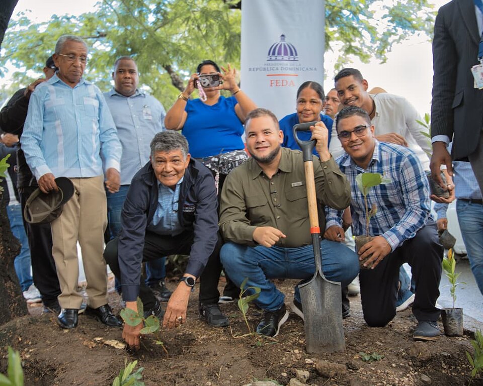 FEDA y Alcaldía de Santo Domingo Oeste sembrarán 10,000 árboles en 12 sectores