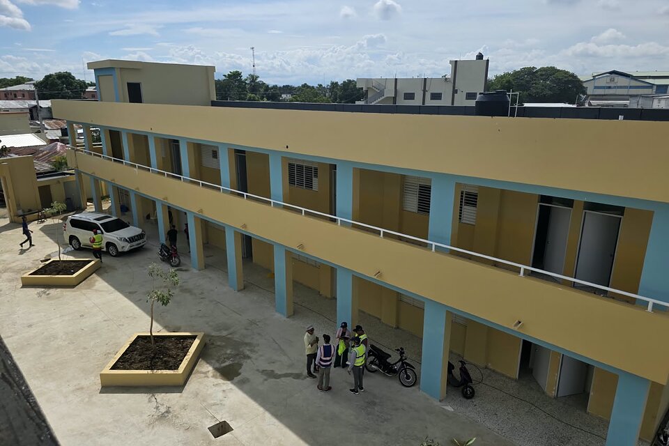 Autoridades supervisan escuela en Dajabón y exigen agilizar los trabajos