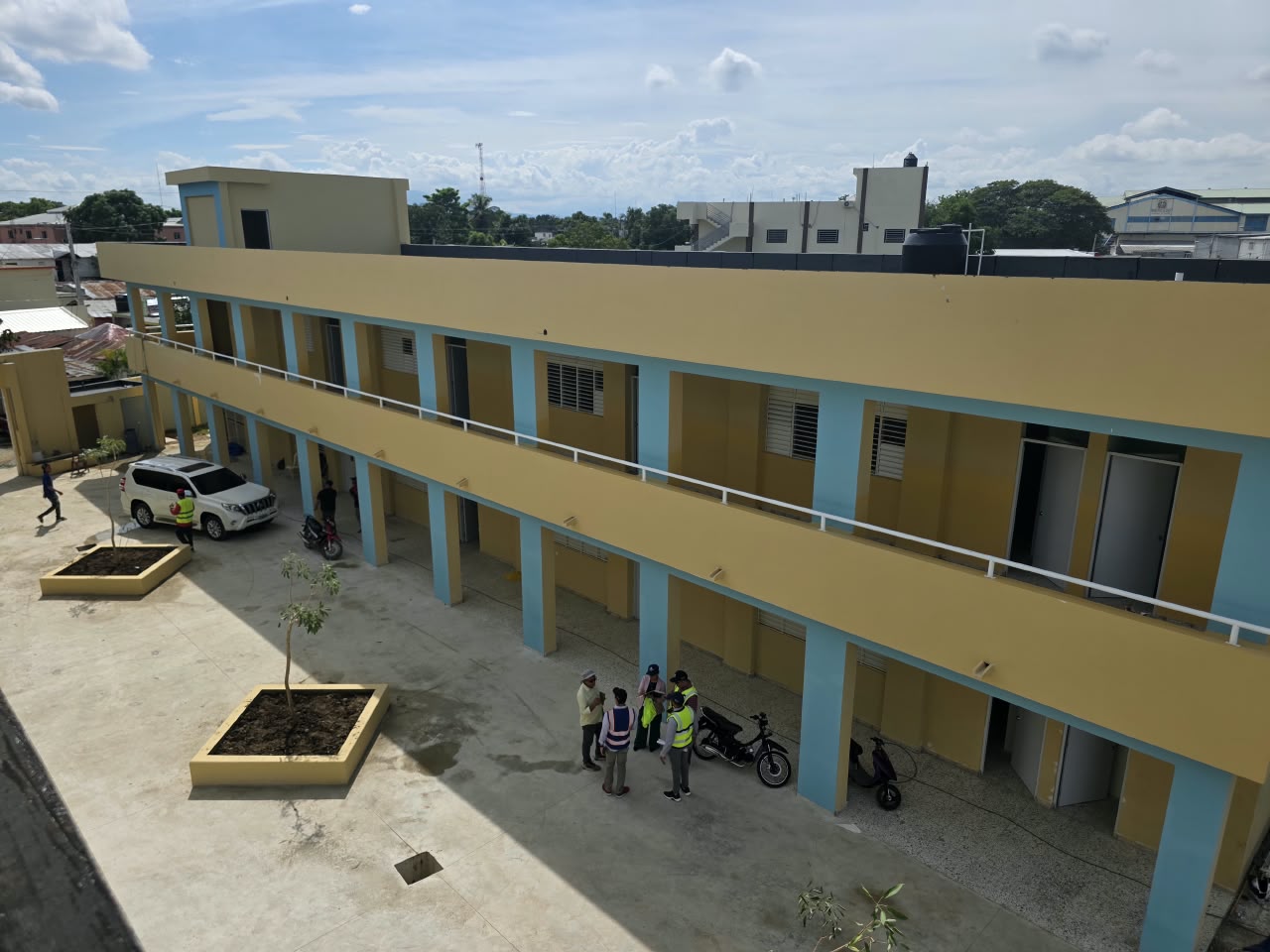 Autoridades supervisan escuela en Dajabón y exigen agilizar los trabajos