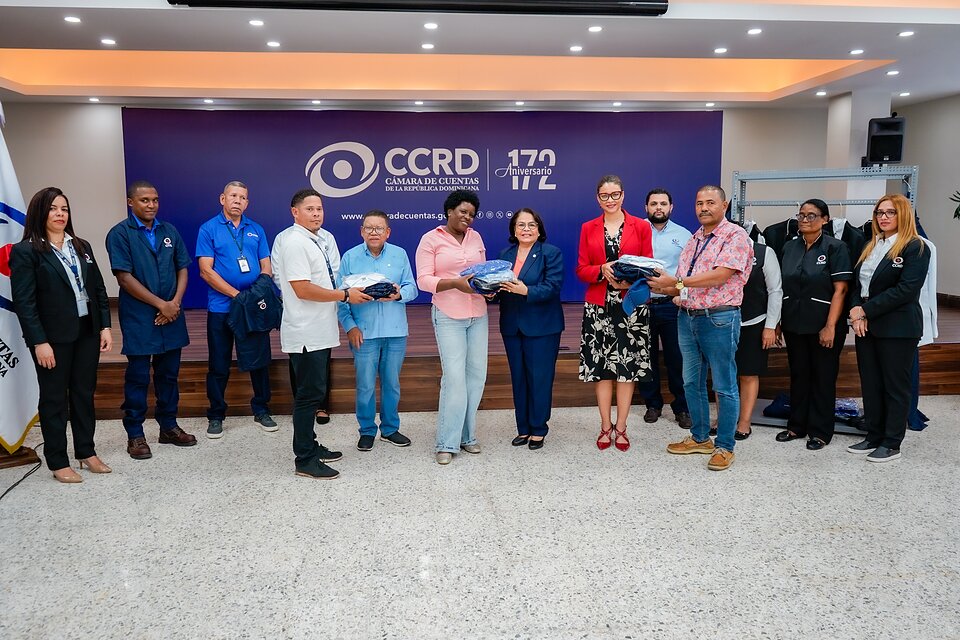 Cámara de Cuentas entrega nuevos uniformes y equipos de protección a sus empleados