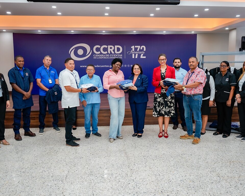 Cámara de Cuentas entrega nuevos uniformes y equipos de protección a sus empleados