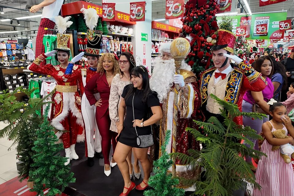 Hipermercados Olé presenta su colección navideña 2026 con estilos minimalista y tradicional