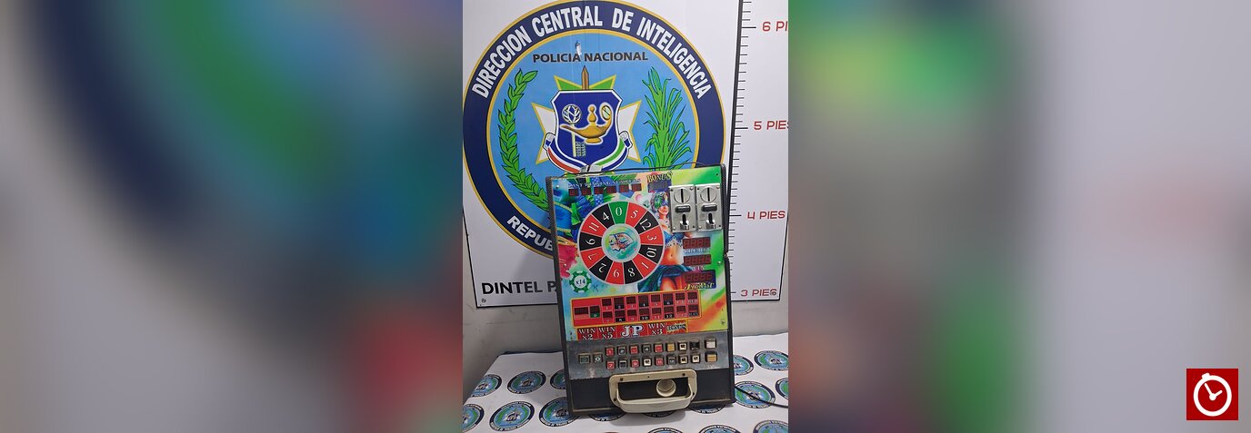 Policía ocupa pistolas y máquinas tragamonedas durante operativos en Montecristi