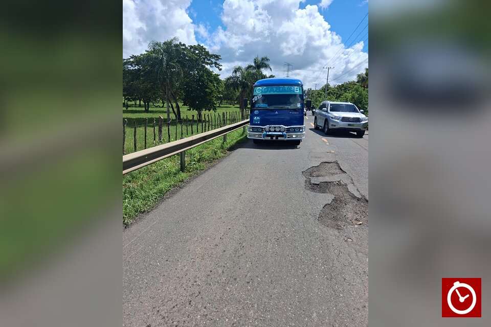 Transportistas anuncian paro el 14 de octubre por deterioro de la carretera Santo Domingo-Yamasá