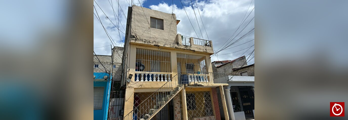 Vecinos lamentan muerte de mujer asesinada frente a sus hijos por su ex en Los Mina