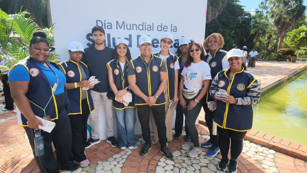 Cientos de personas se unen a caminata por la salud mental en el Jardín Botánico