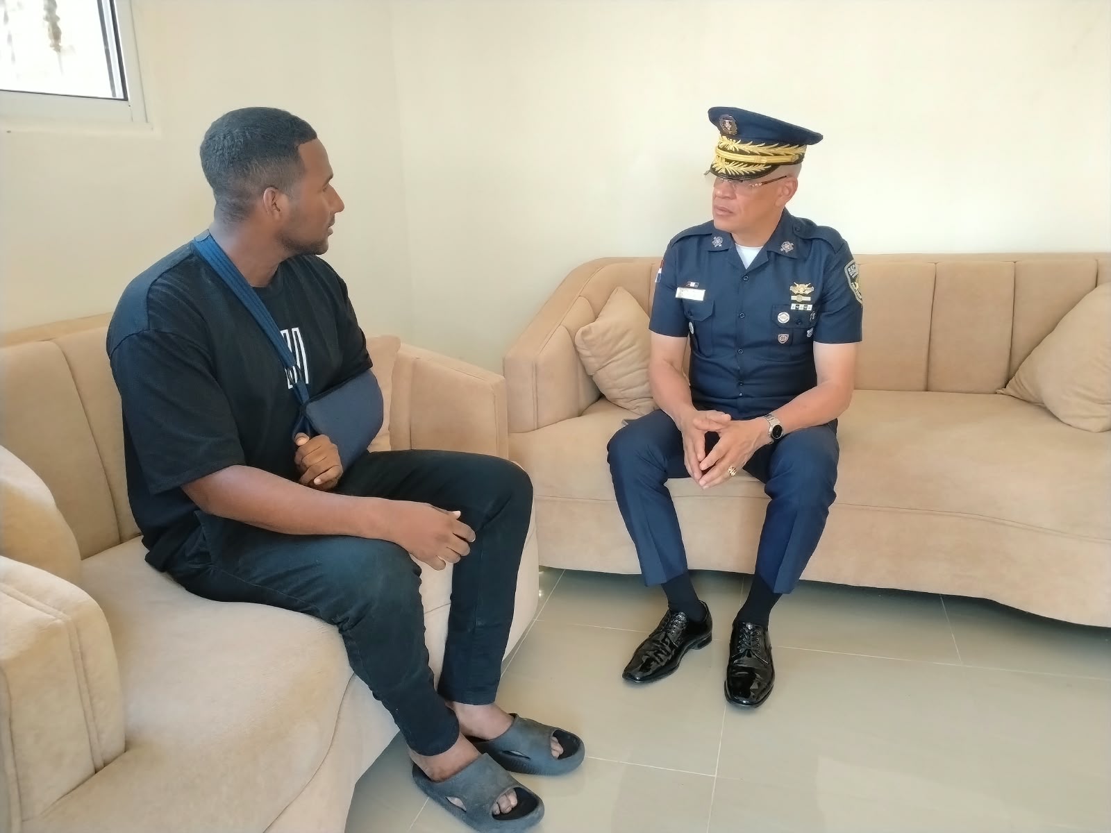 Director de la Policía visita nuevamente a cabo herido por “Hansel Boca Negra” en Villa Mella