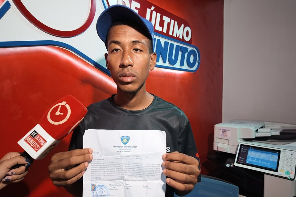 Joven denuncia policías usaron su tarjeta para comprar pica pollo mientras estuvo preso y aún retienen sus documentos