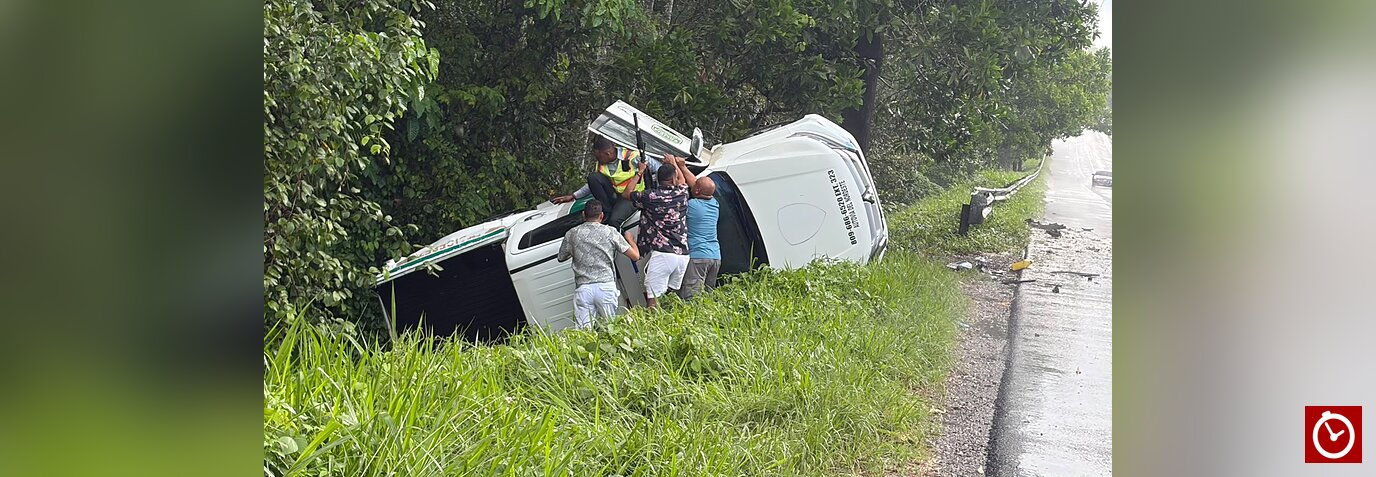 Accidente en la Autovía del Nordeste deja dos heridos tras colisión de tres vehículos
