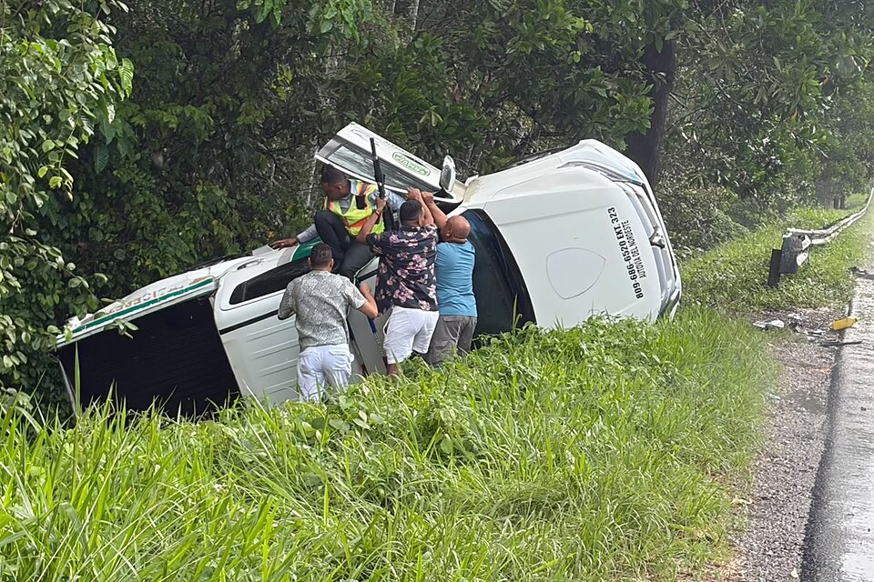 Accidente en la Autovía del Nordeste deja dos heridos tras colisión de tres vehículos