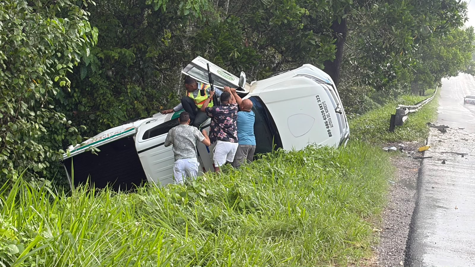 Accidente en la Autovía del Nordeste deja dos heridos tras colisión de tres vehículos