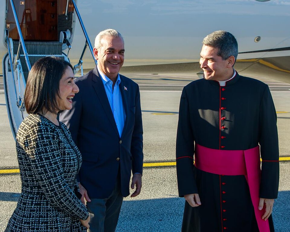 Presidente Abinader llega a Roma para audiencia con el papa León XIV y participación en foro de la FAO