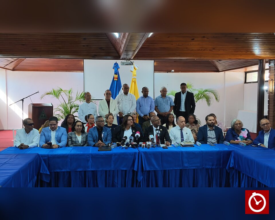 Presidente del CMD amenaza con “tirar trapitos al sol” del Gobierno si no atienden reclamos de médicos
