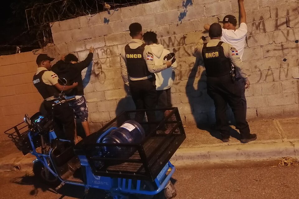 DNCD Peravia: decomisan 7,300 gramos de drogas y someten a 19 personas a la justicia
