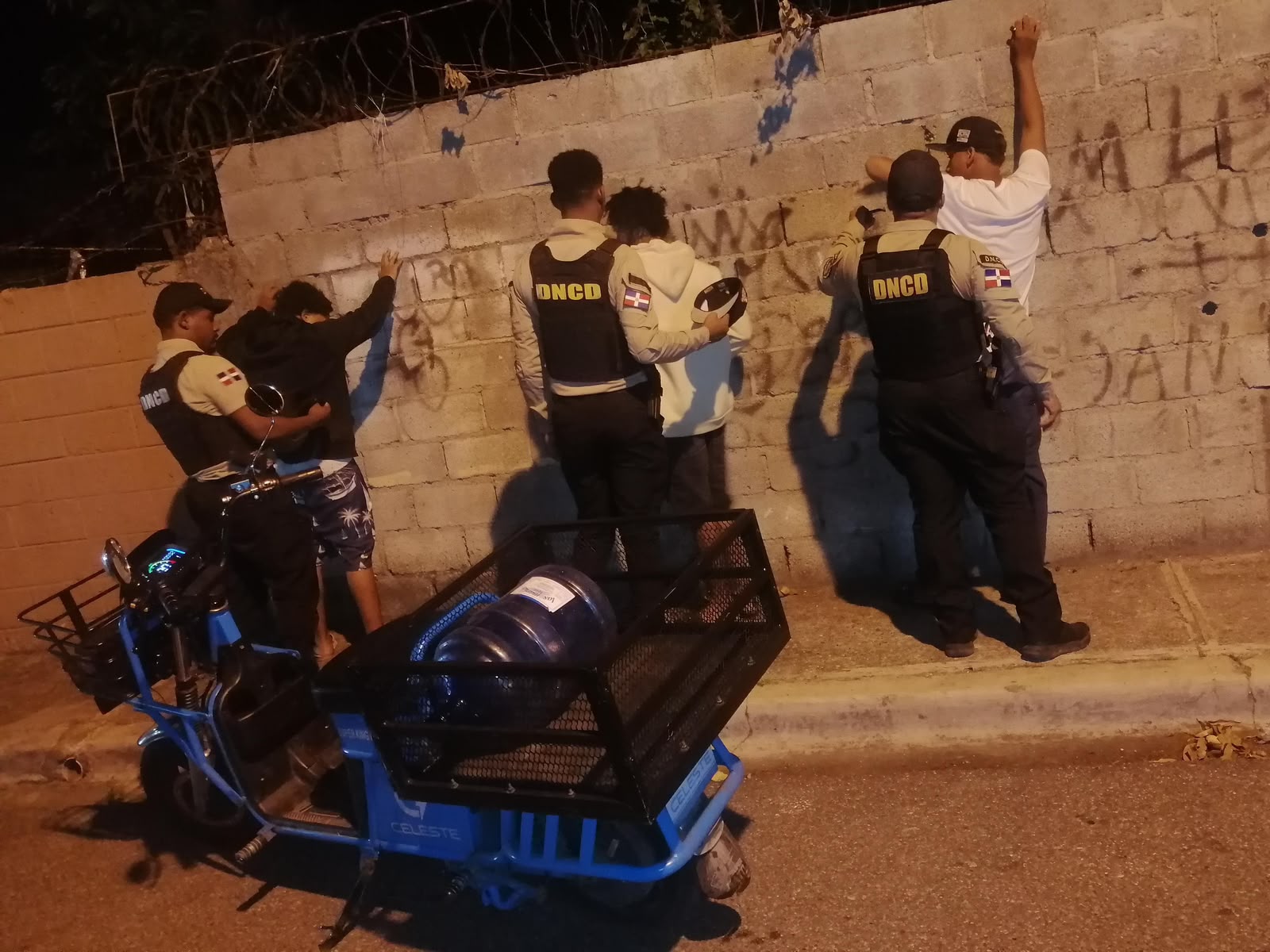DNCD Peravia: decomisan 7,300 gramos de drogas y someten a 19 personas a la justicia