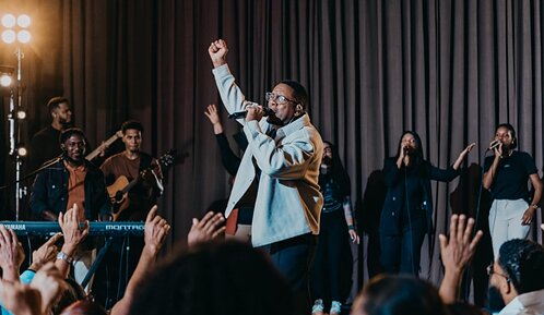 Denny de Jesús lanza «Abba Padre», una canción inspirada en su historia de superación, fe y esperanza