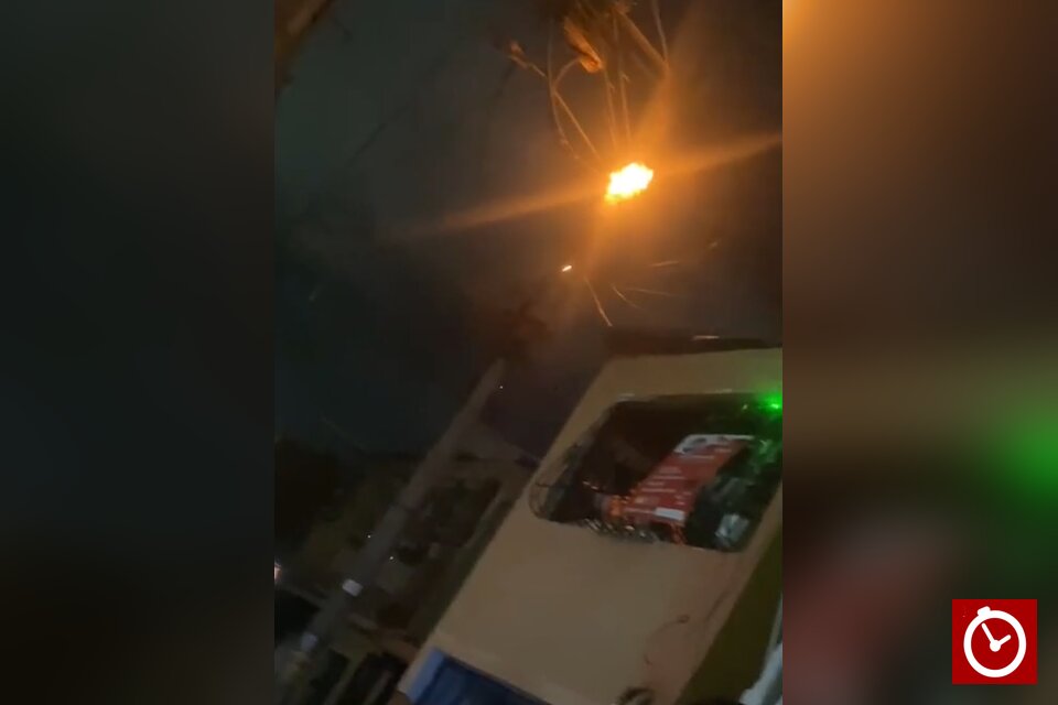 Residentes del Ensanche Isabelita denuncian varios días sin energía eléctrica por transformador incendiado