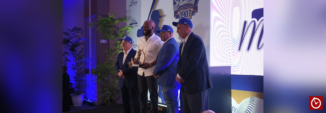 Mel Rojas Jr. recibe el primer Premio Manny Mota de los Tigres del Licey