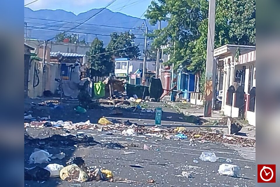 Bonao inicia jornada de movilización con quema de neumáticos y basura en varios sectores
