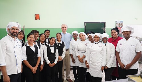 Luis Miguel De Camps impulsa formación en hotelería y turismo para ampliar oportunidades de los jóvenes