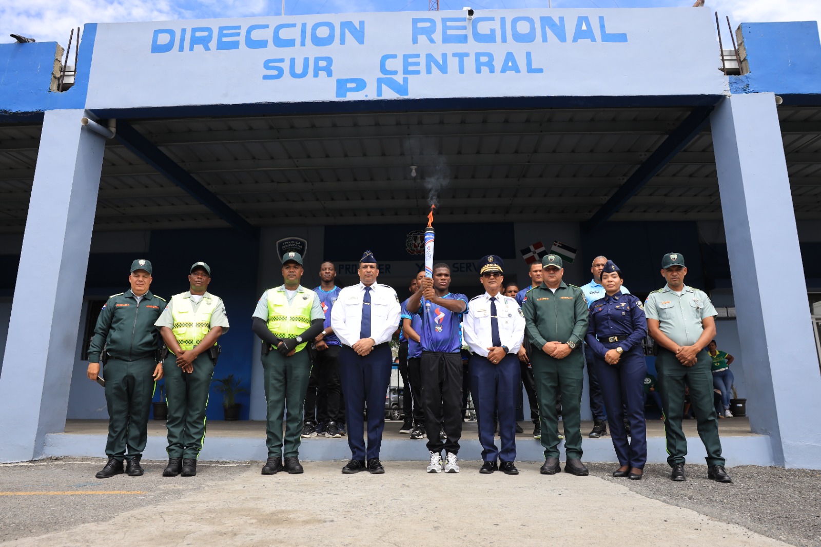 Boxeadores policiales protagonizan relevo de antorcha de los Juegos Policiales de la USIP en Baní