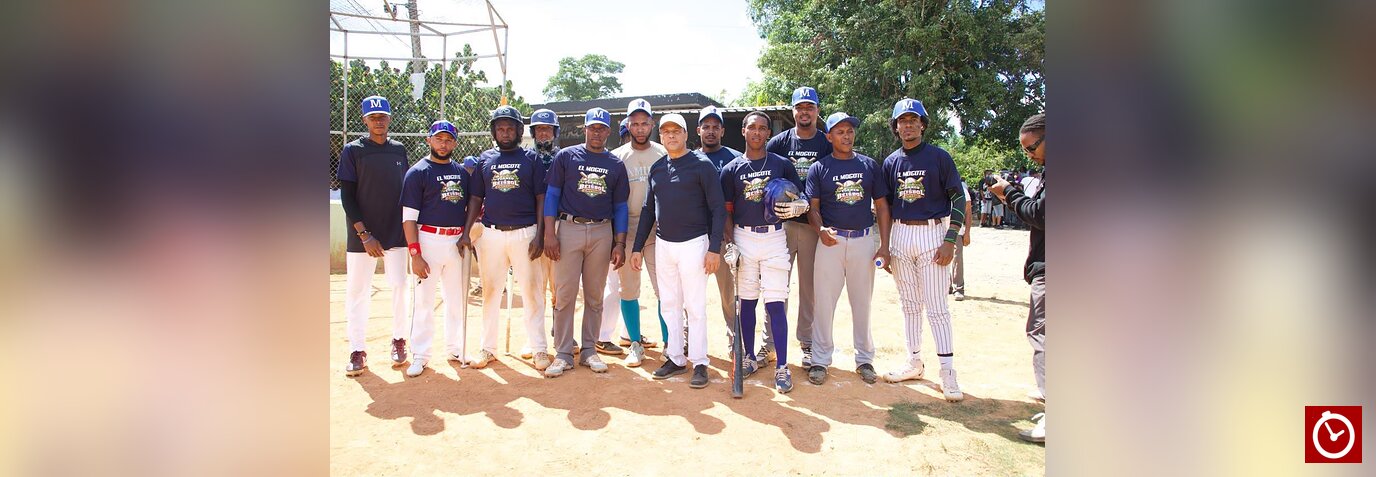 Román de Jesús recorre diferentes estadios de Monte Plata para supervisar los Juegos Campesinos de Béisbol 2026