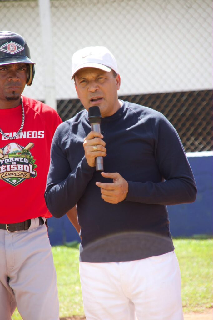 Román de Jesús recorre diferentes estadios de Monte Plata para supervisar los Juegos Campesinos de Béisbol 2026 2 | Noticias de hoy en República Dominicana WhatsApp Image 2026 10 13 at 7.44.17 PM | Noticias de hoy en De Último Minuto