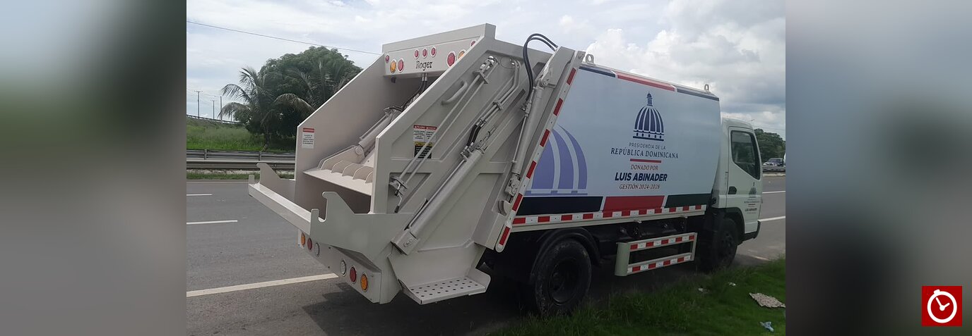 Las Galeras recibe nuevo camión compactador para fortalecer la recolección de basura