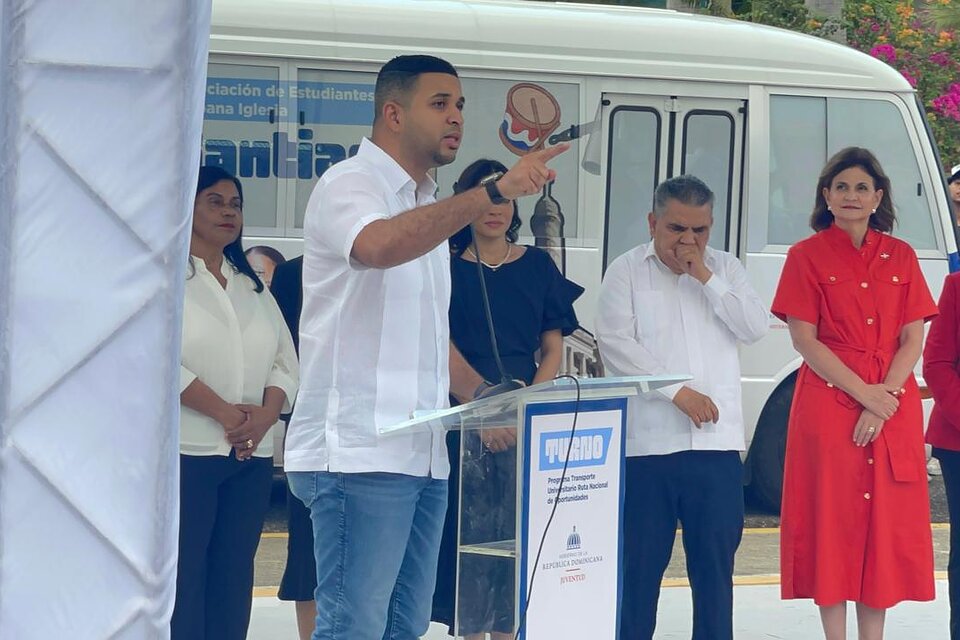Ministro de Juventud anuncia 820 canchas móviles y programa “Una cancha para mi barrio” en Santiago
