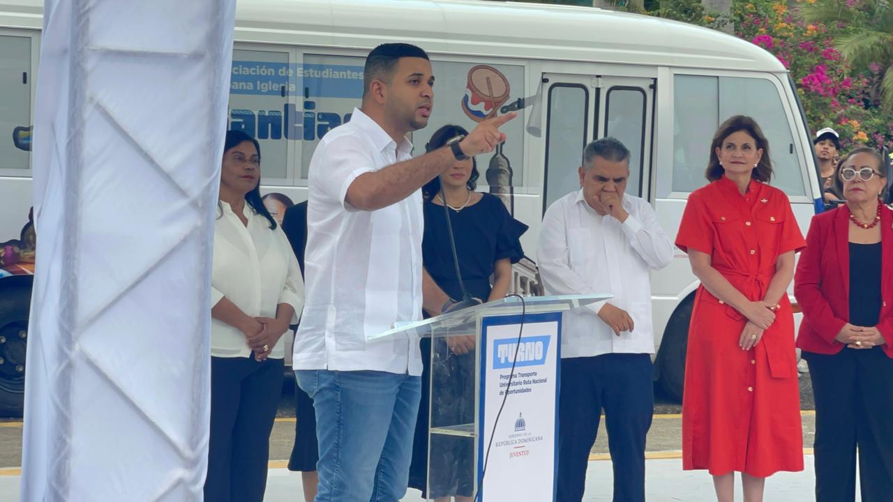Ministro de Juventud anuncia 820 canchas móviles y programa “Una cancha para mi barrio” en Santiago