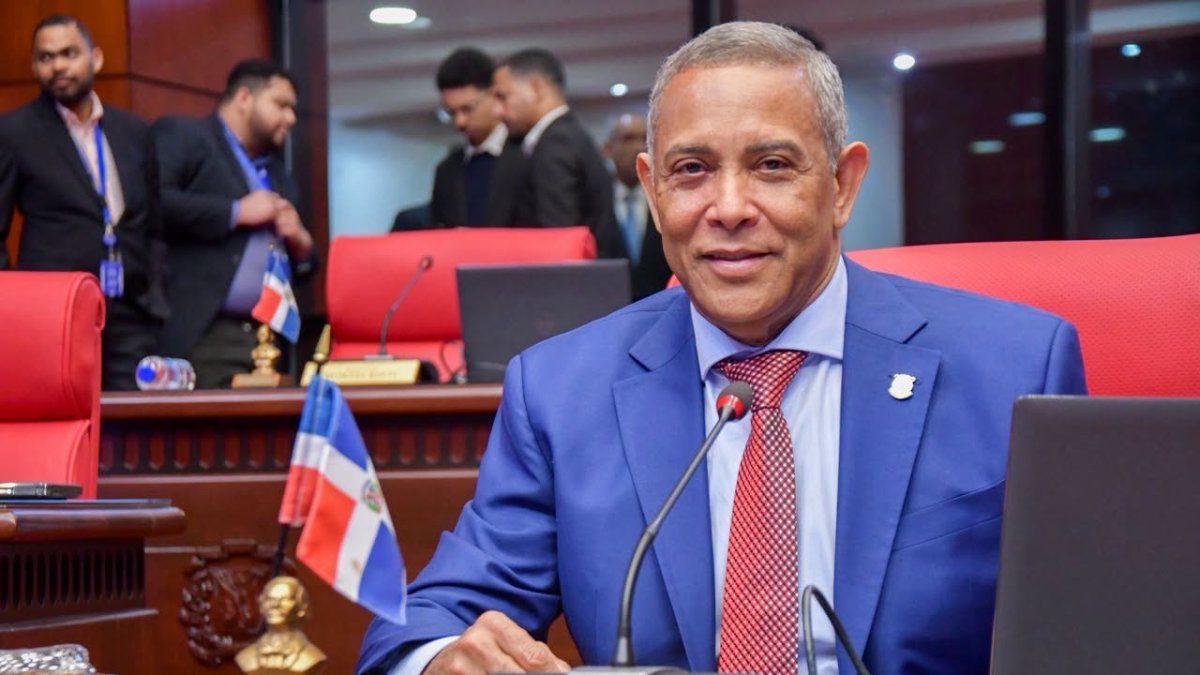 Senado aprueba proyecto de Franklin Romero para nombrar pista de atletismo en honor a Nazario Ramos