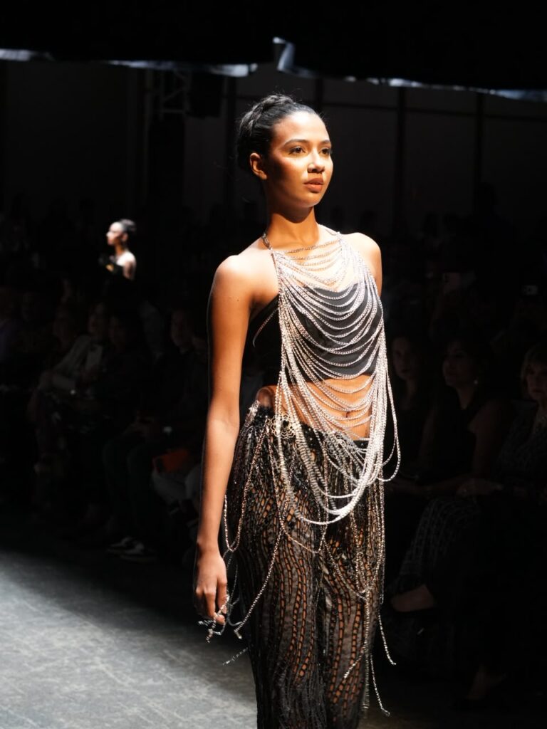 RD Fashion Week rinde homenaje a Leonel Lirio por sus 40 años en la moda dominicana 4 | Noticias de hoy en República Dominicana RD Fashion Week 2026 celebra los 40 años de trayectoria del diseñador dominicano Leonel Lirio.