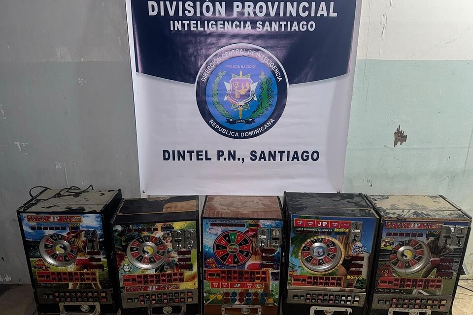 PN y Ministerio Público ocupan armas, drogas y máquinas tragamonedas clandestinas durante operativos en Santiago
